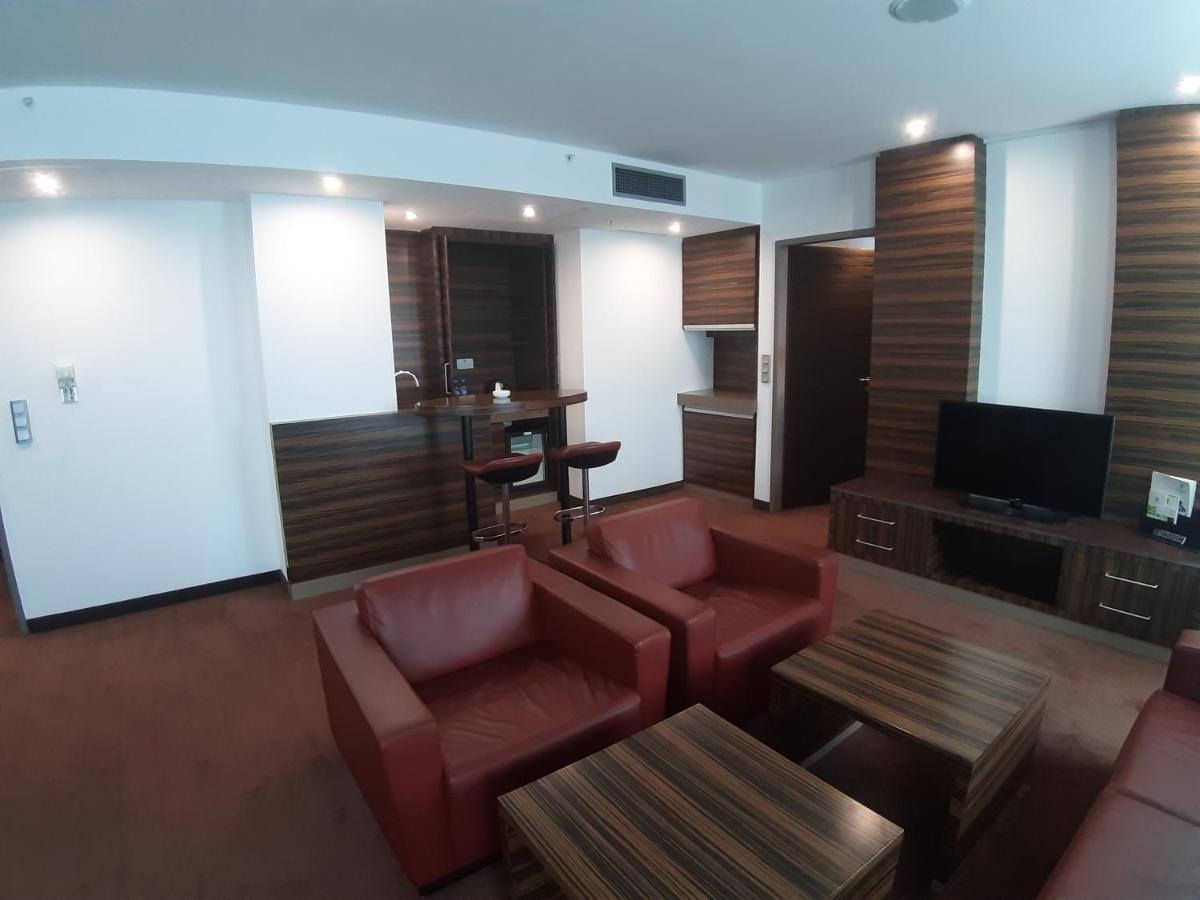 Hotel By Ihg Almaty