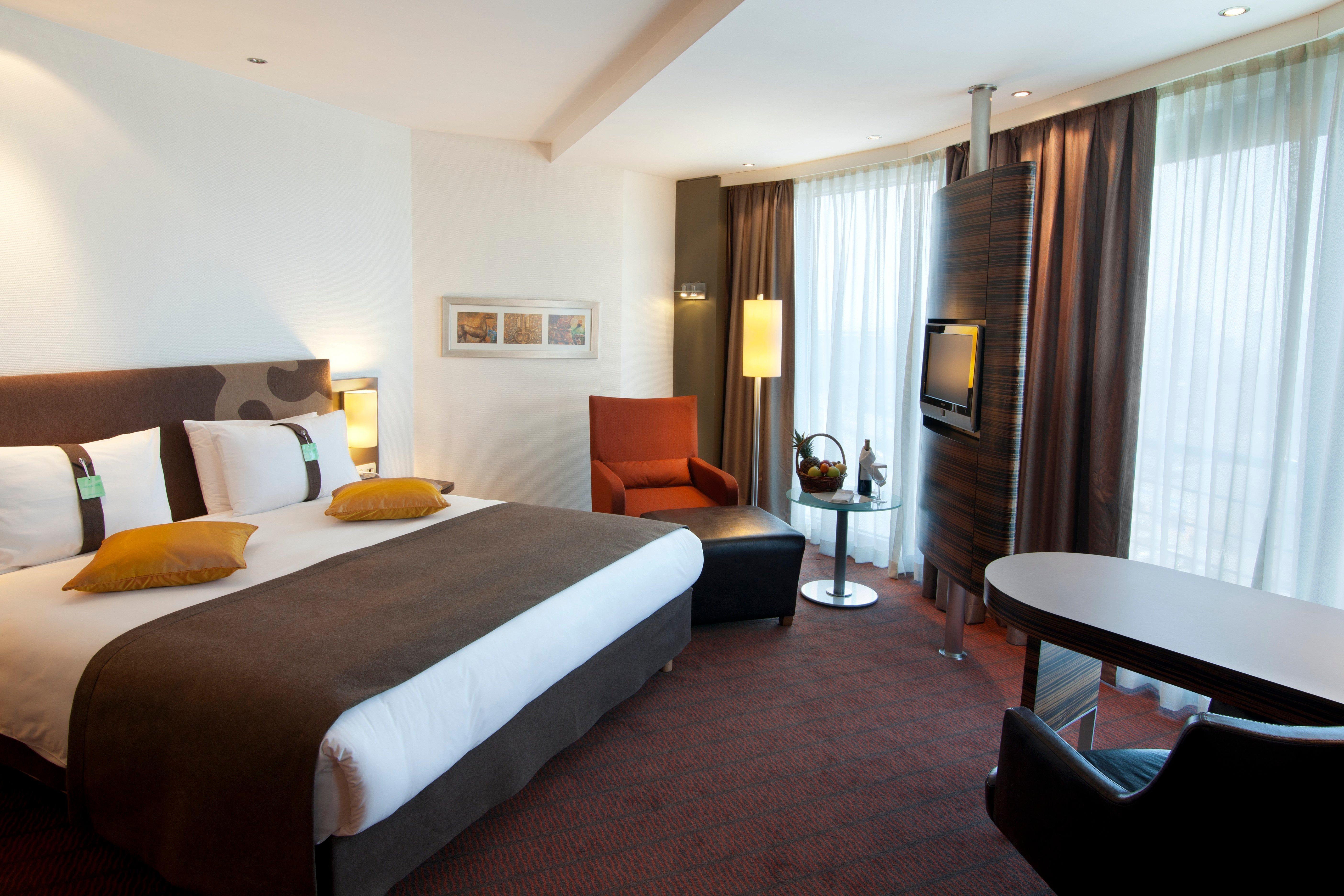 Hotel By Ihg 4*