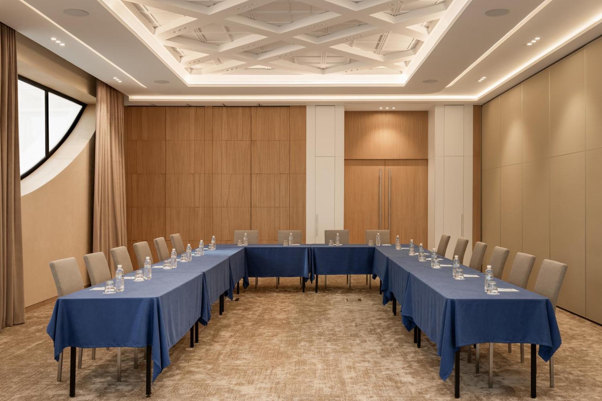 Hotel By Ihg Almaty