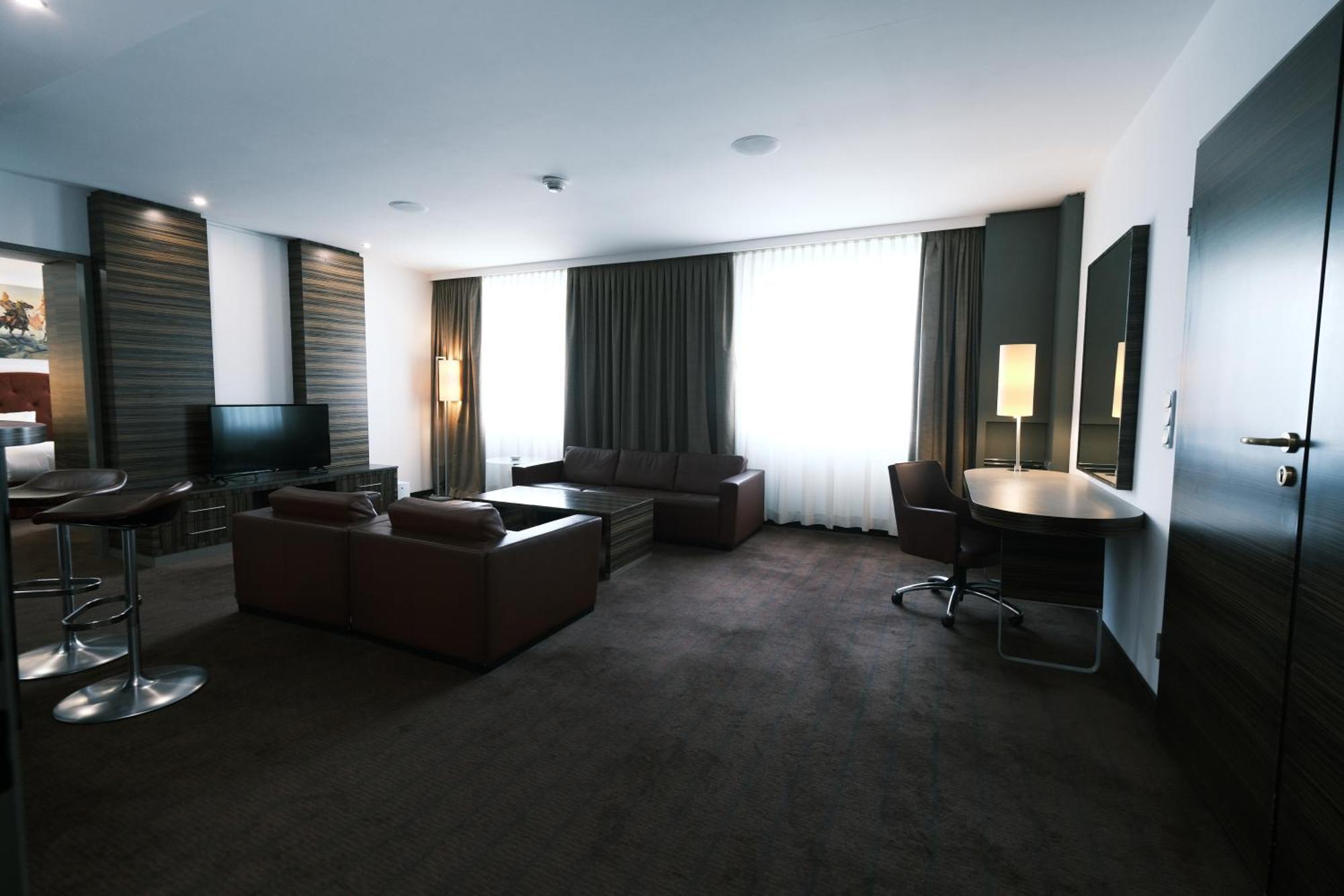 Hotel By Ihg 4*