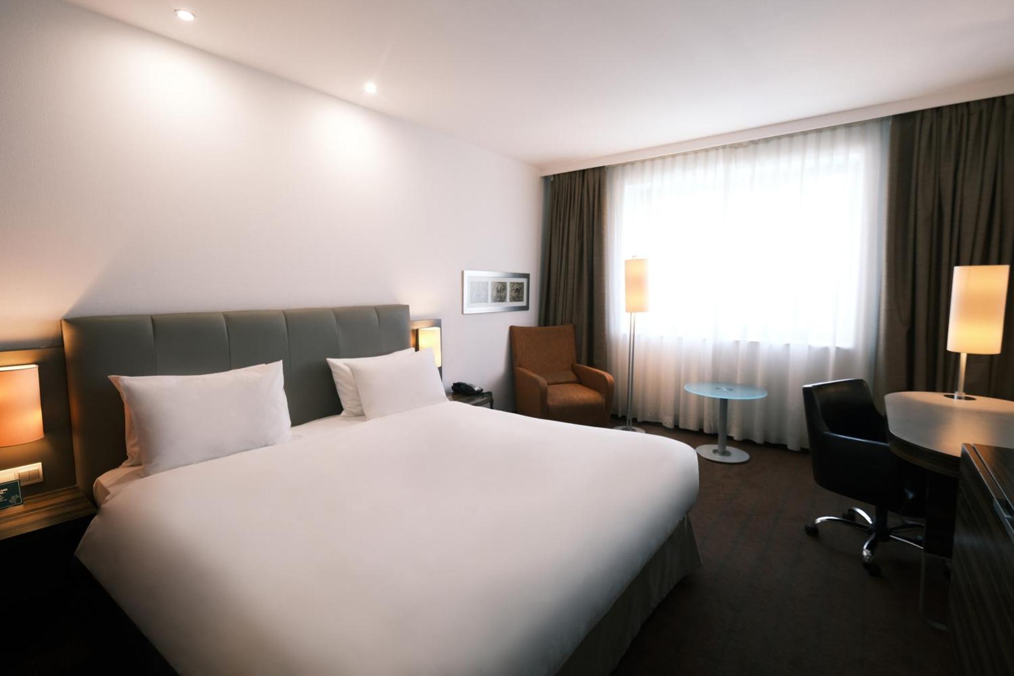 By Ihg