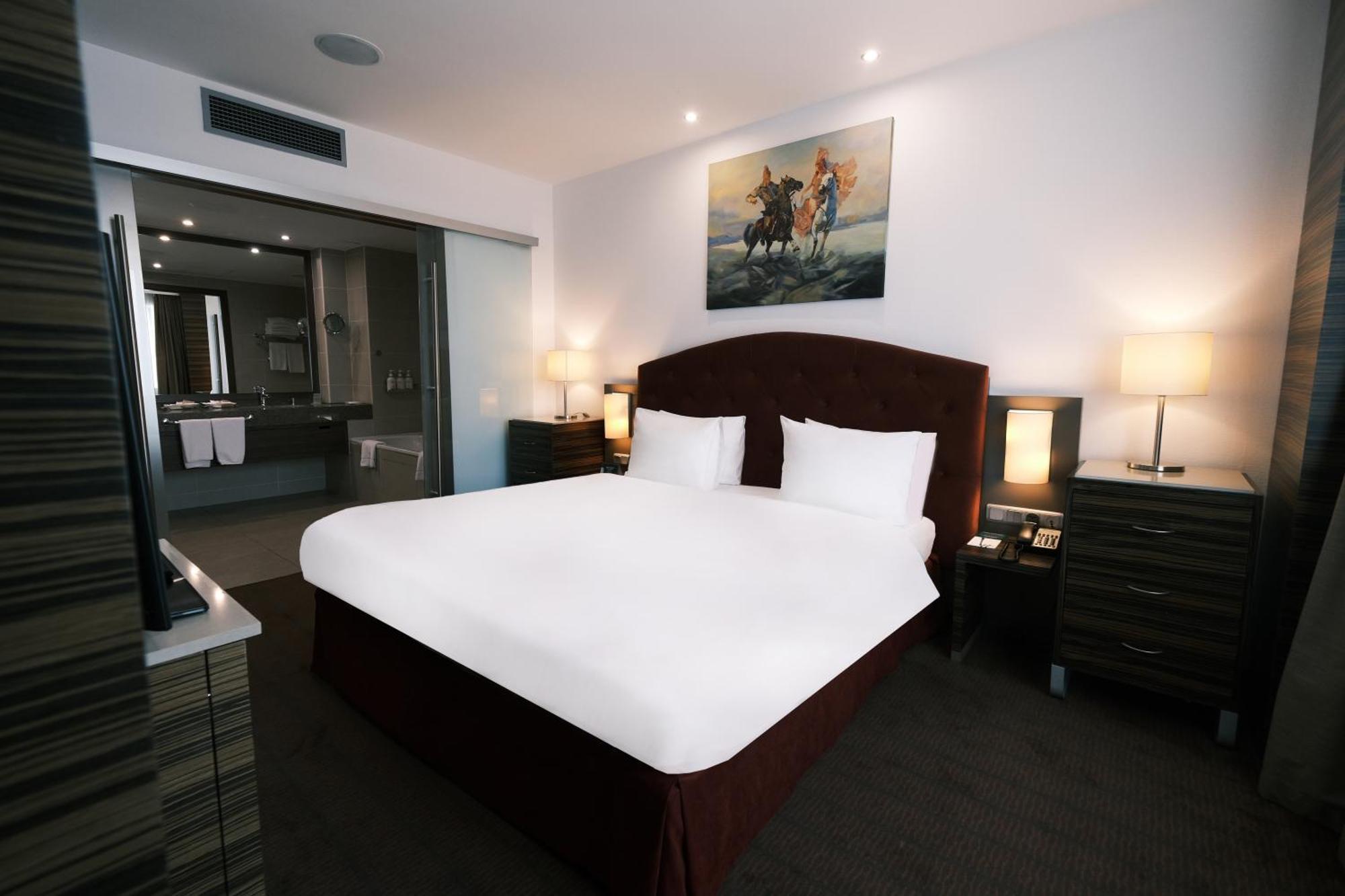 Hotel By Ihg