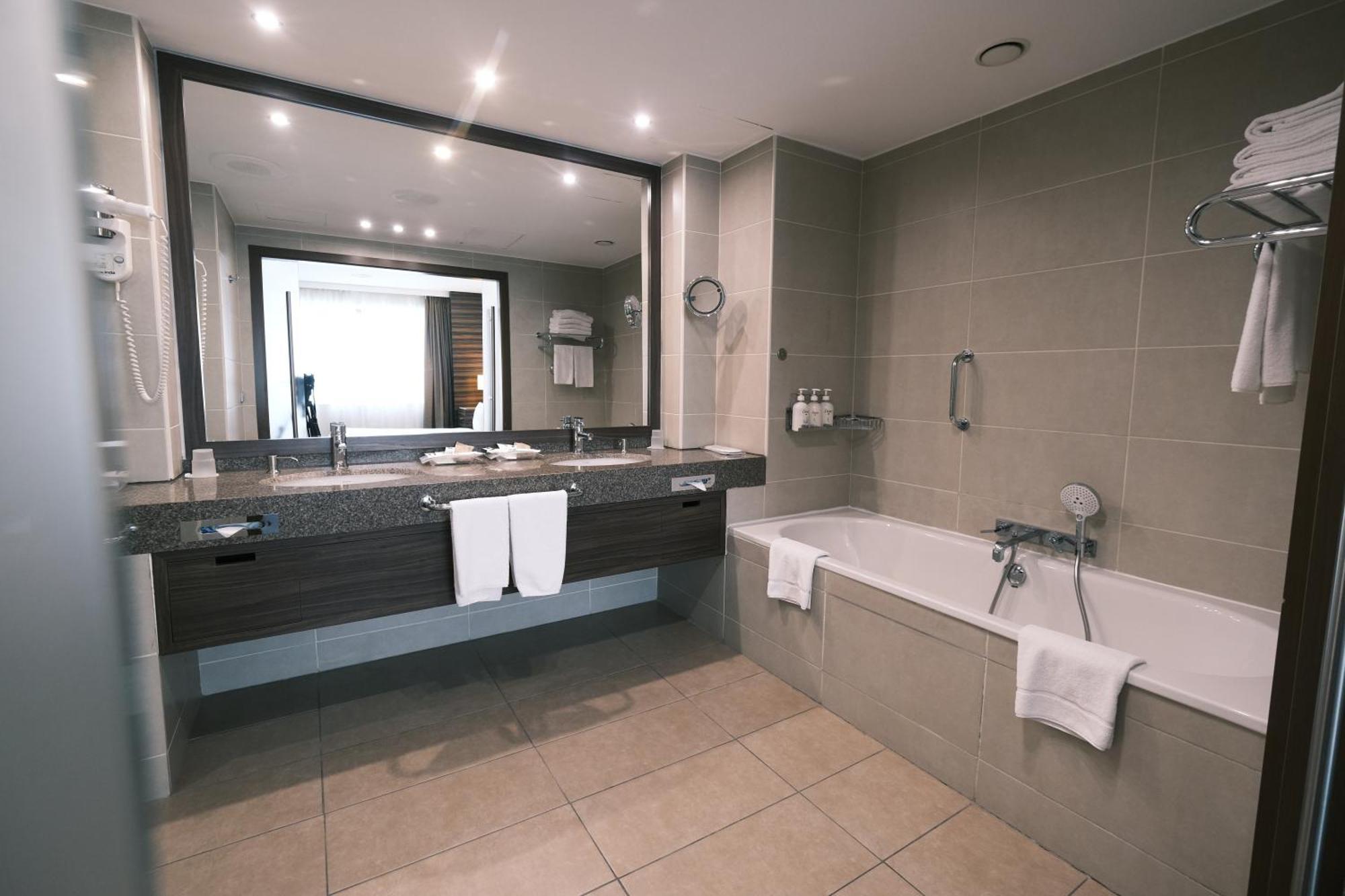 Hotel By Ihg Almaty