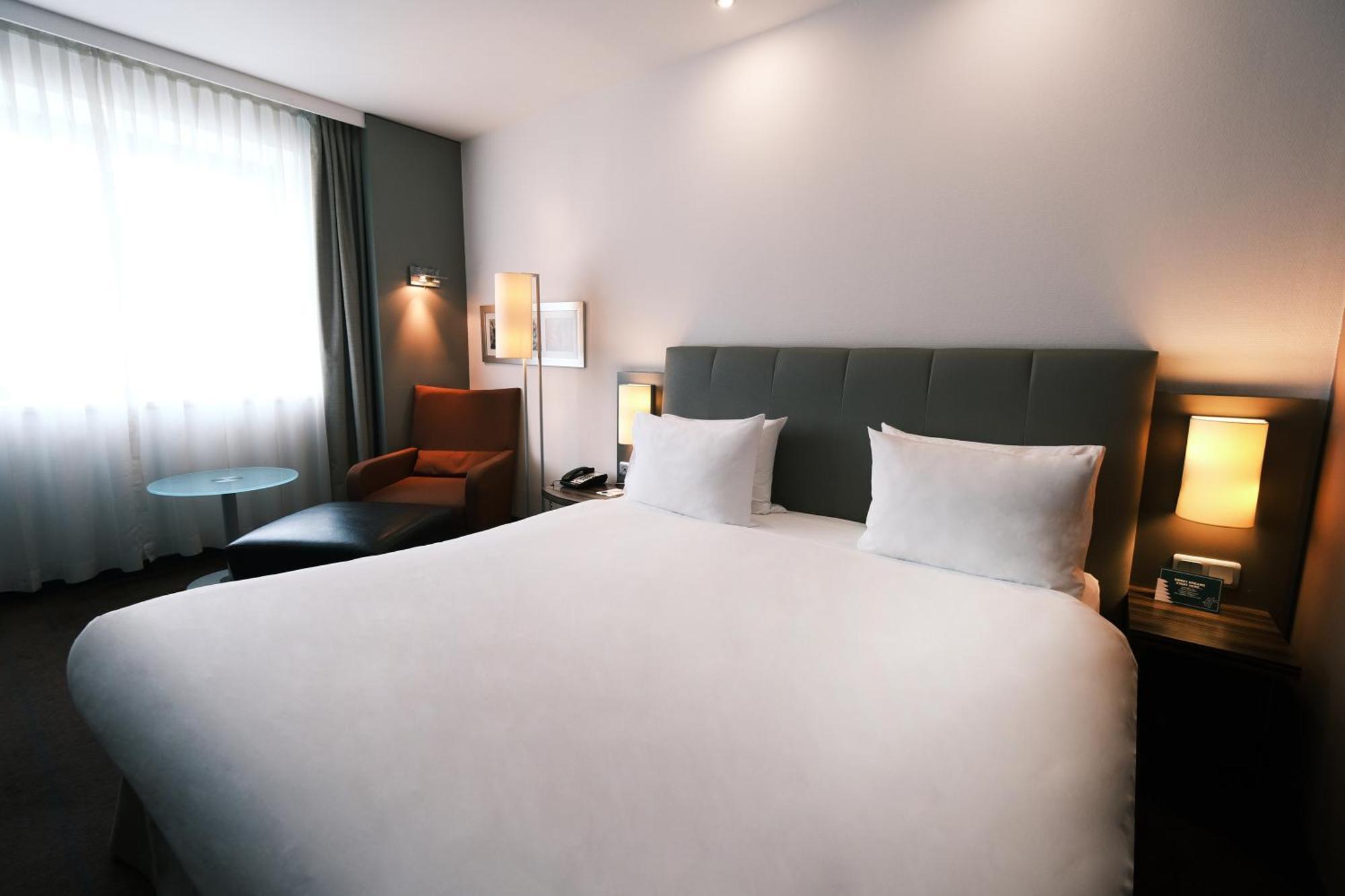 By Ihg 4*