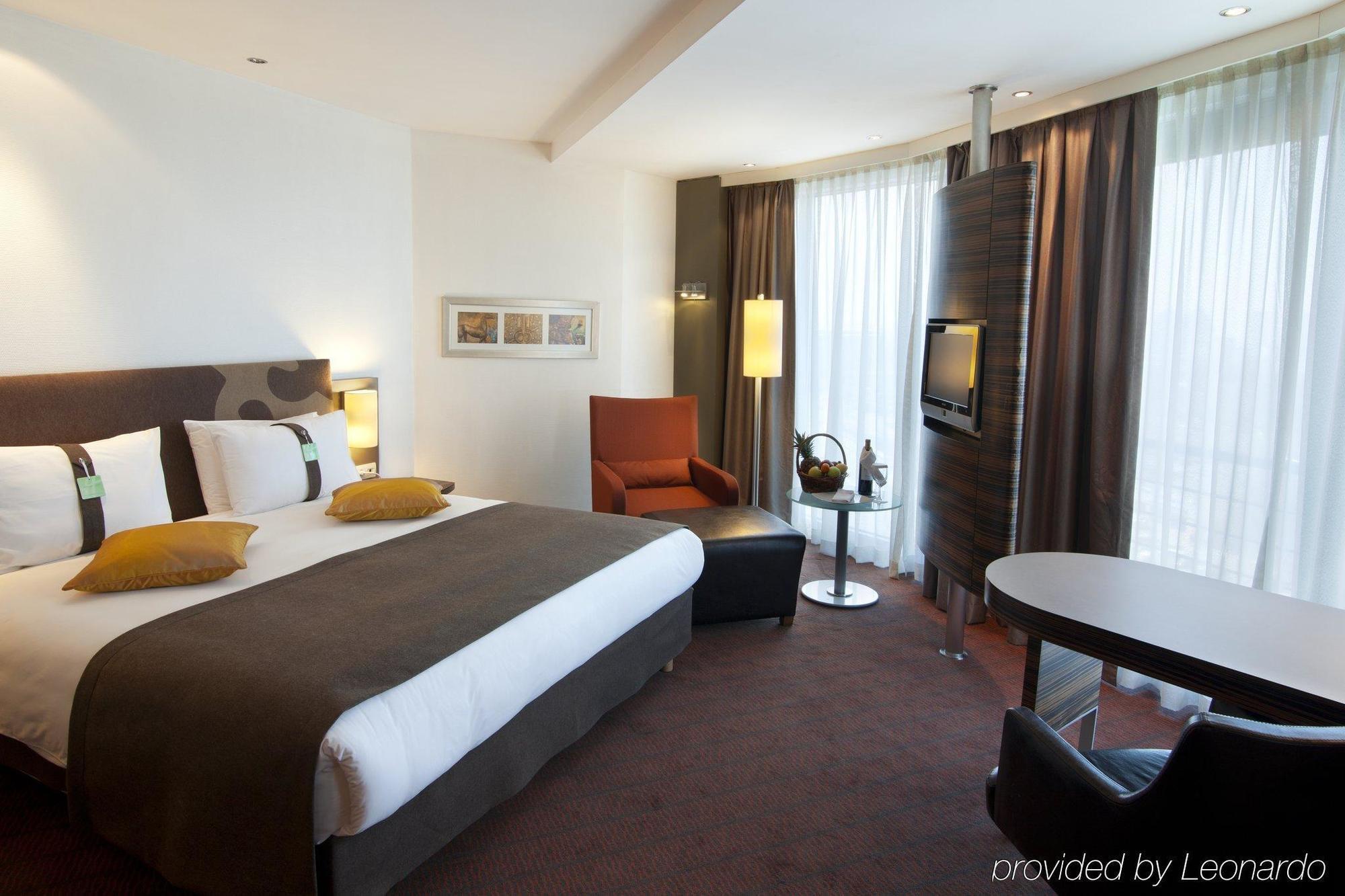 Hotel By Ihg