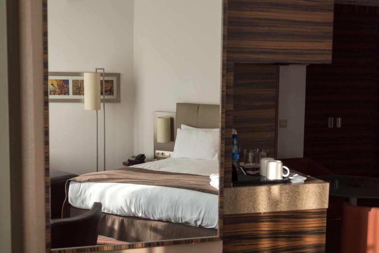 By Ihg